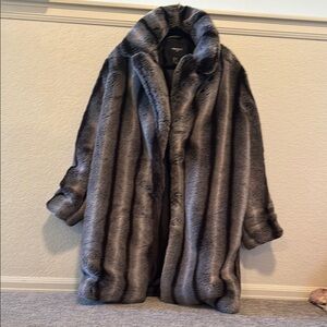 Forever 21 Gray Faux Fur Jacket Oversized Plush Design